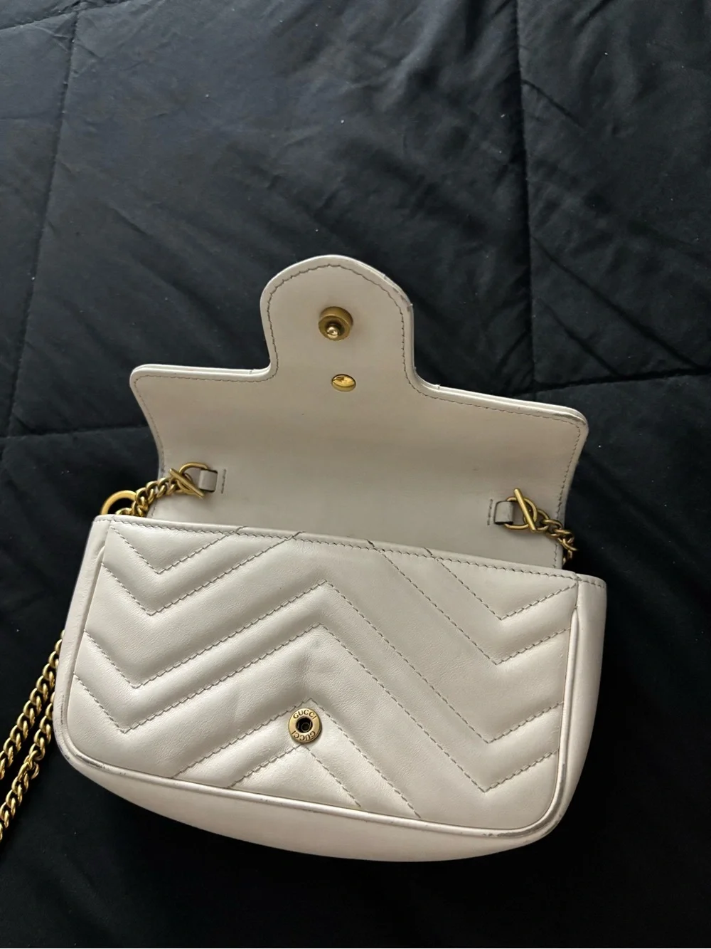 Gucci GG Marmont matelassé leather super mini bag - Picture 9 of 12